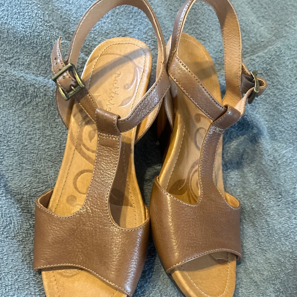 Nurture sandal